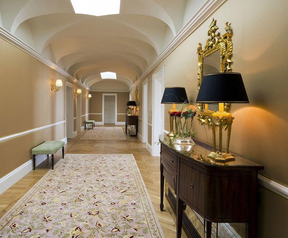 Castlemartyr Resort Hotel Интерьер фото A hallway